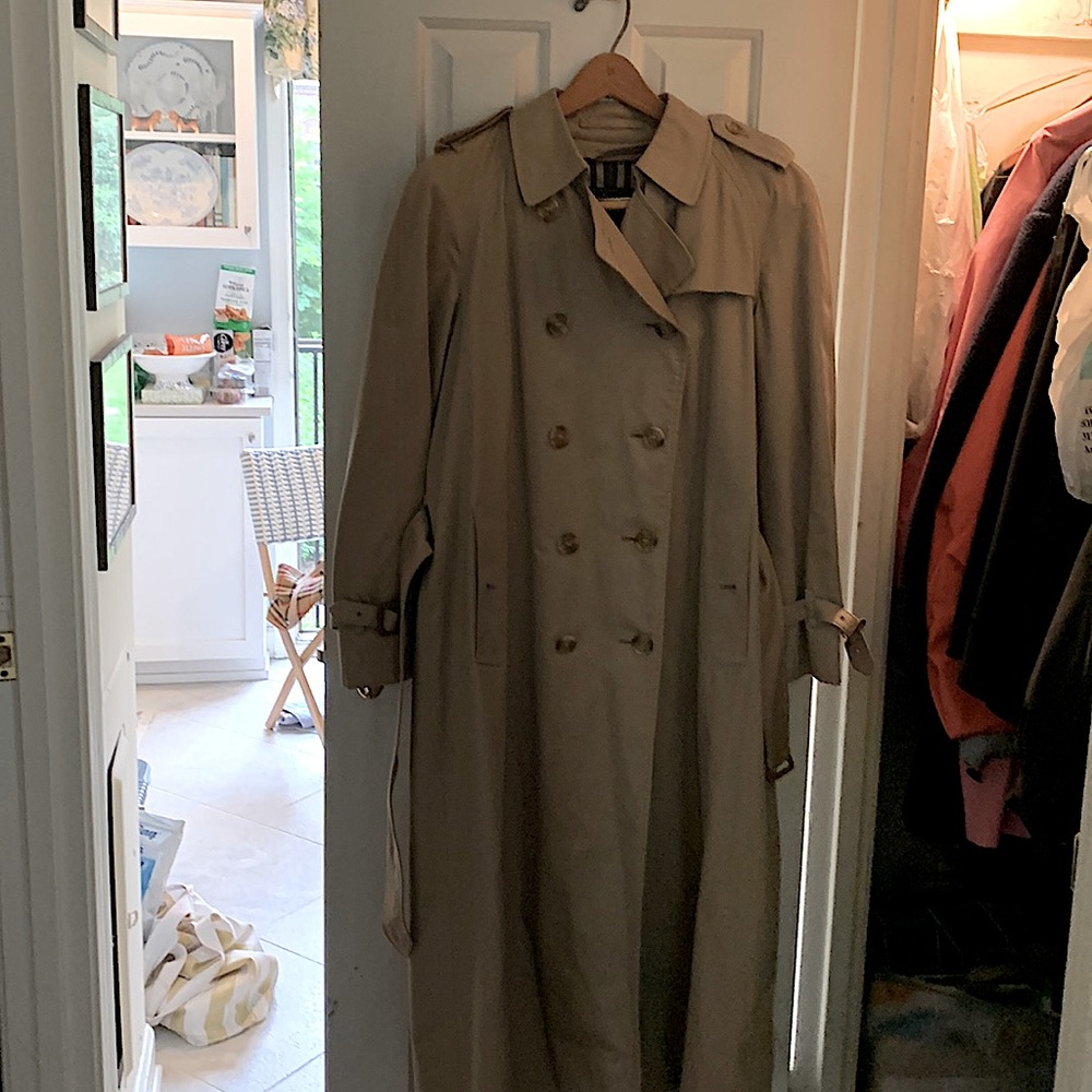 Burberry women’ classic trench coat